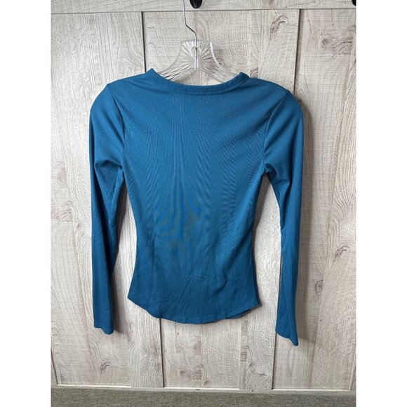 Lot of 2 Womens Short & Long Sleeves Casual Crewneck Tops T Shirts Size XS - Picture 3 of 12